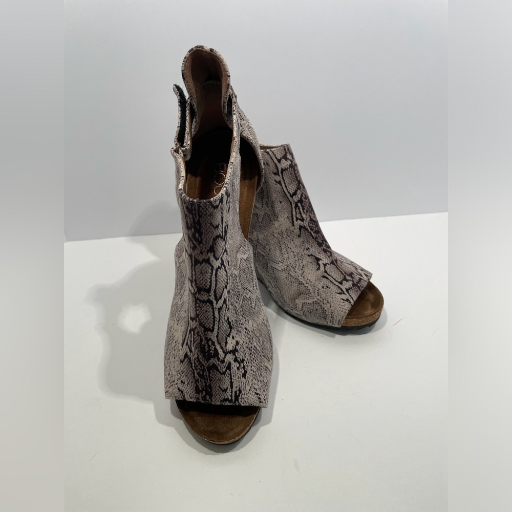 Boutique by Corkys Open toe wedge